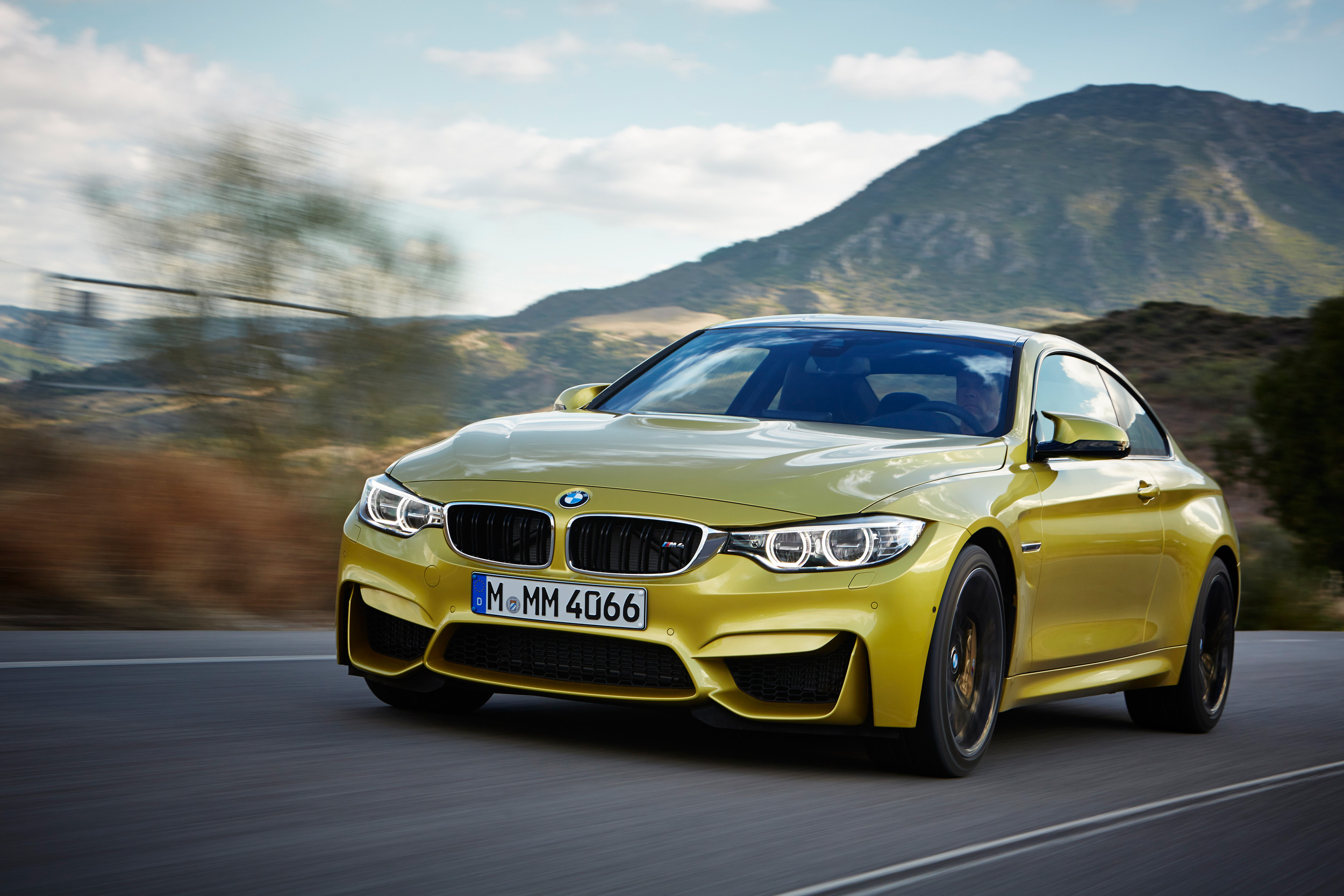 2015-bmw-m4-coupe-013-1